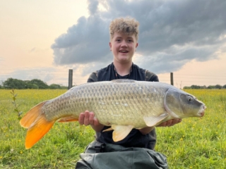 Leo Blackmore | Wildings lake | mesh bag of 6mm pellet and crumbed boilie | 13lbs 10oz