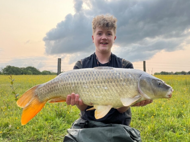 Leo Blackmore | Wildings lake | mesh bag of 6mm pellet and crumbed boilie | 13lbs 10oz